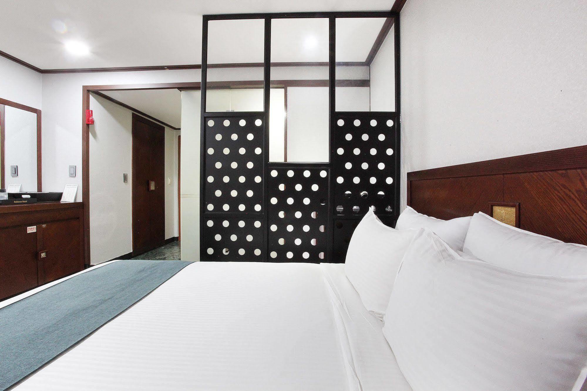 Noblesse Hotel Jeju Exterior foto